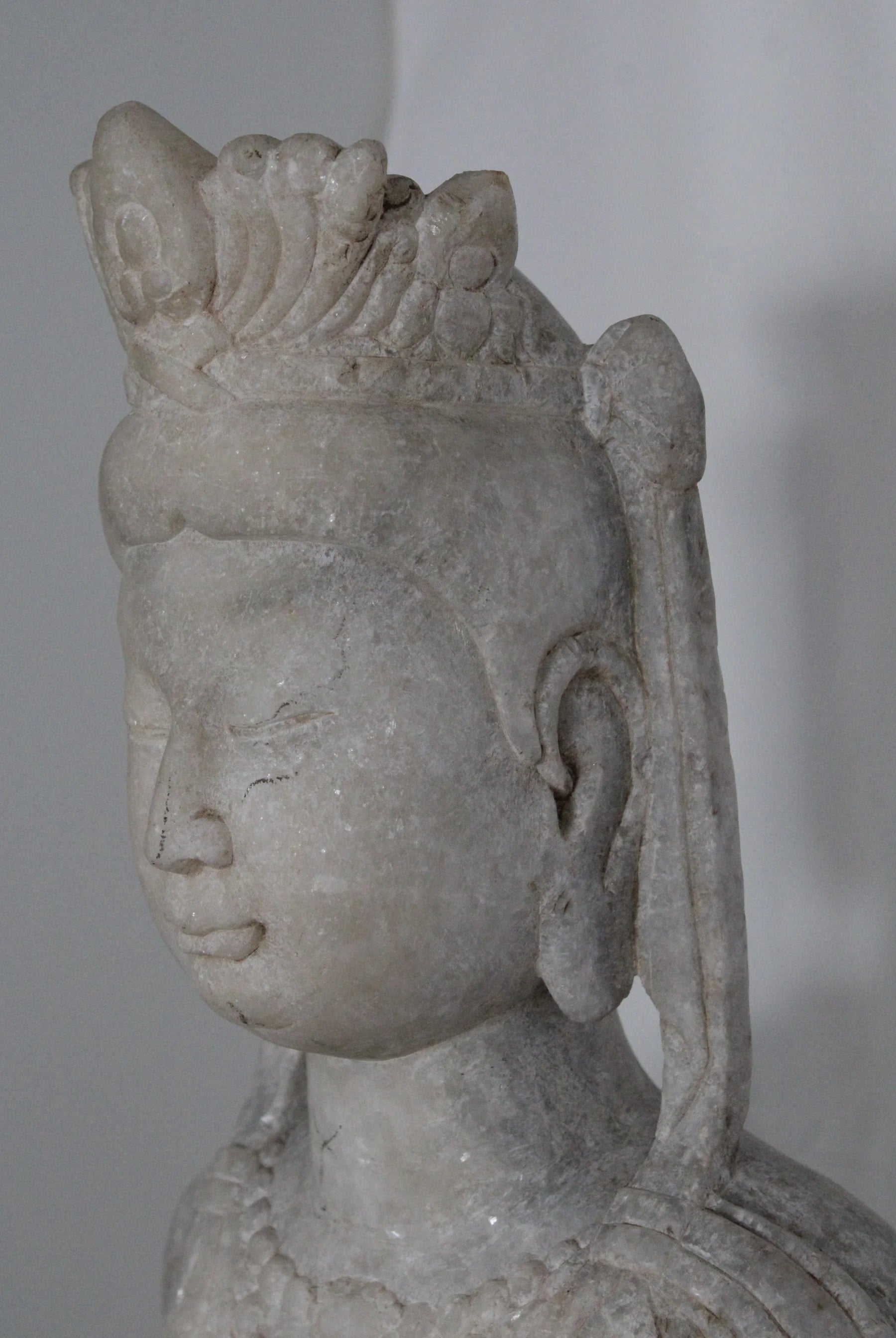 Escultura de Bodhisattva en Mármol