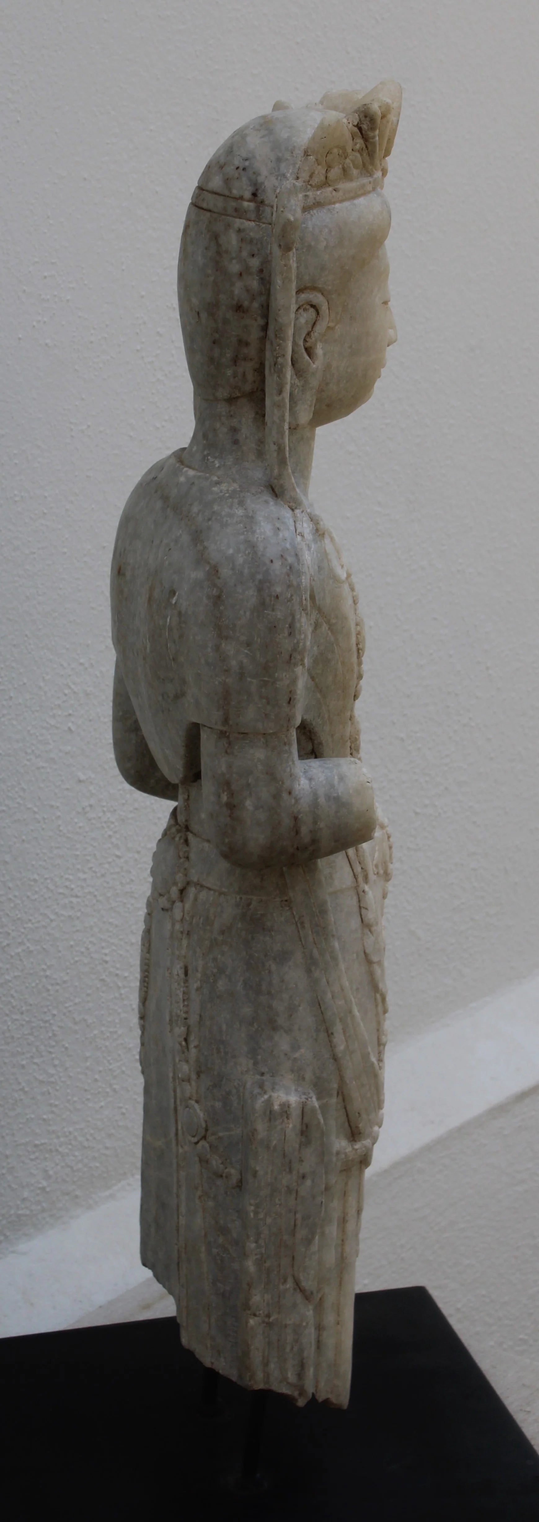 Escultura de Bodhisattva en Mármol