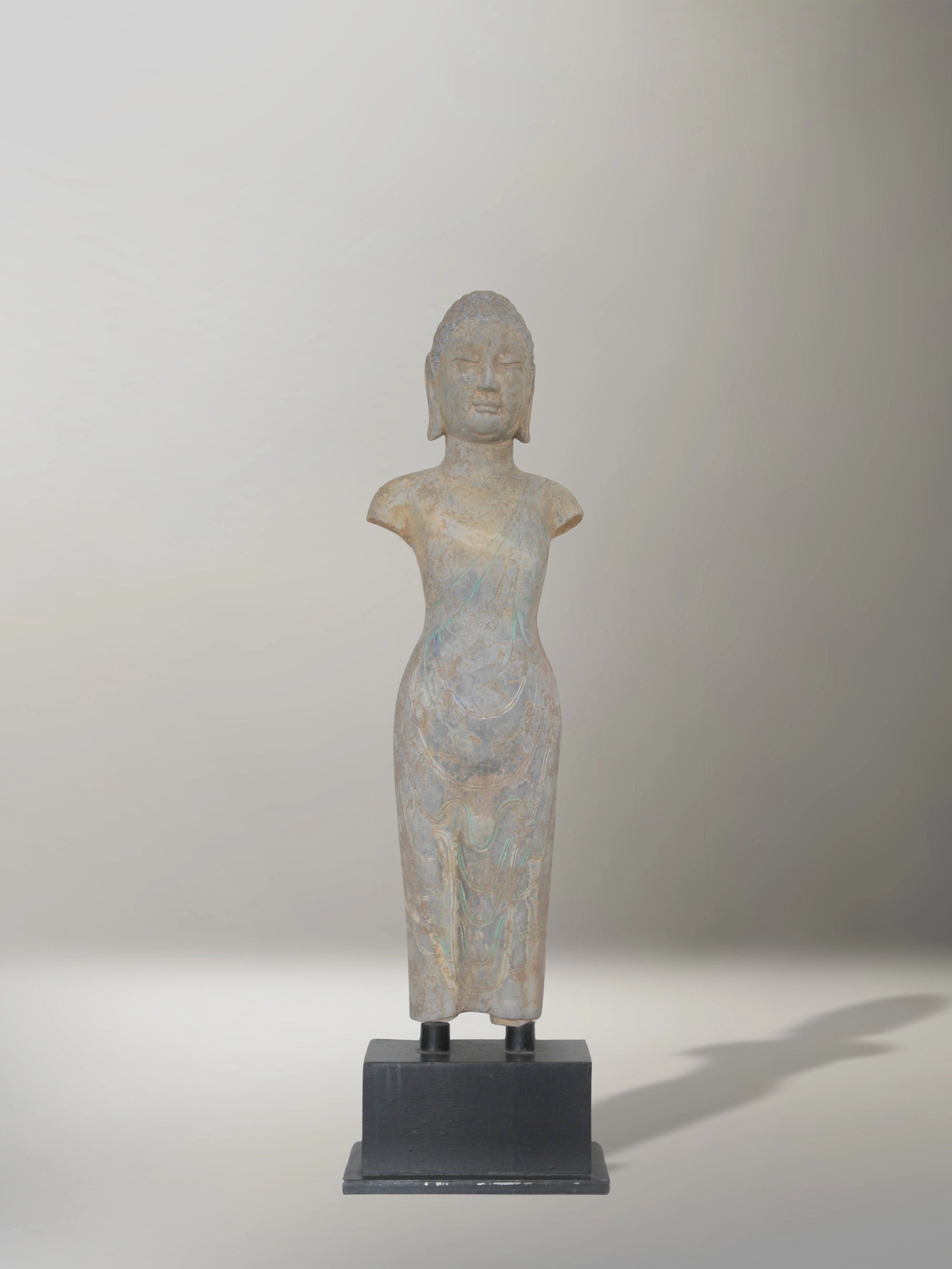 Buda Shakyamuni Tallado en Piedra - Dinastía Tang