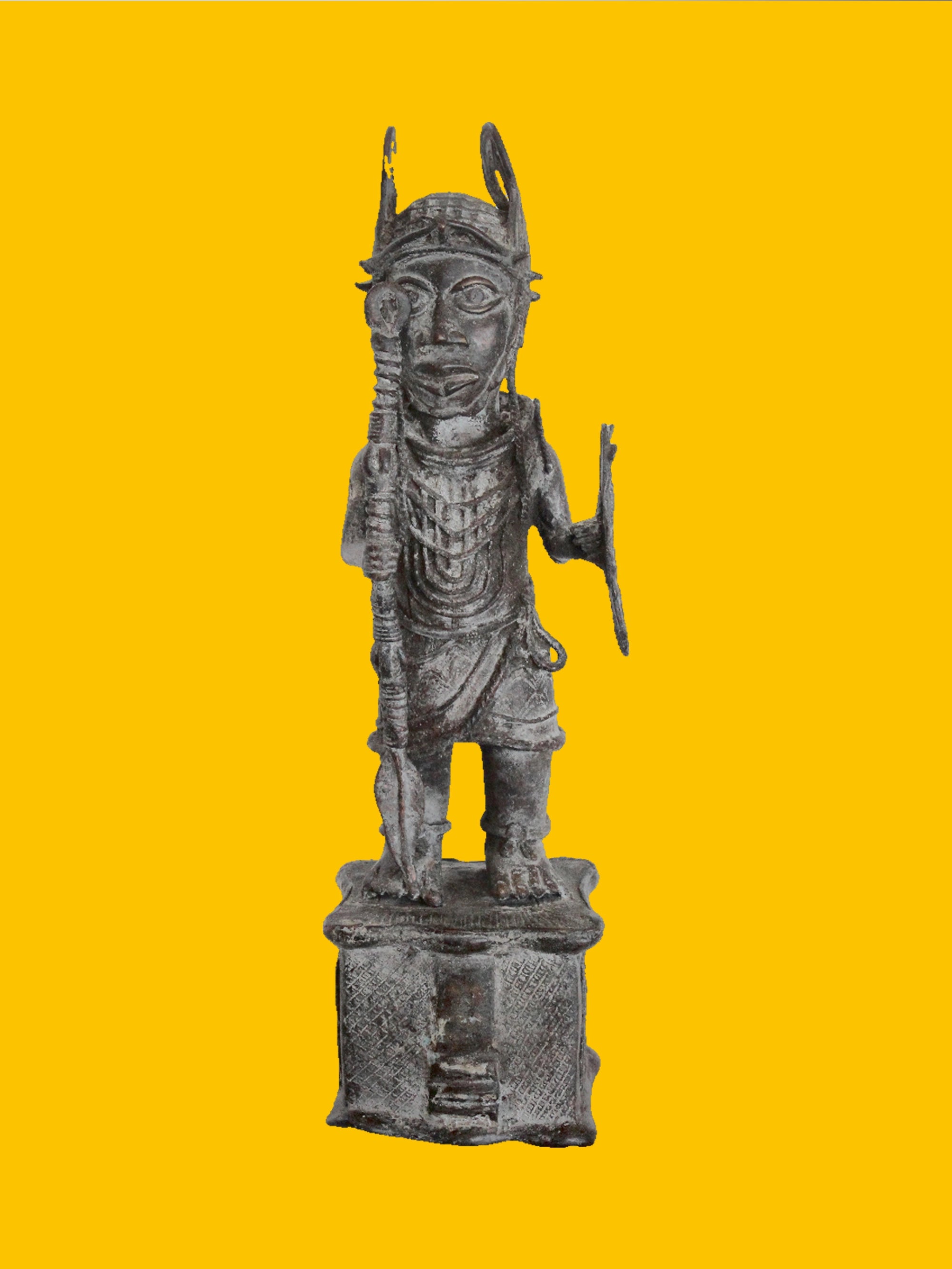 Escultura en bronce de alto dignatario del Reino de Benín